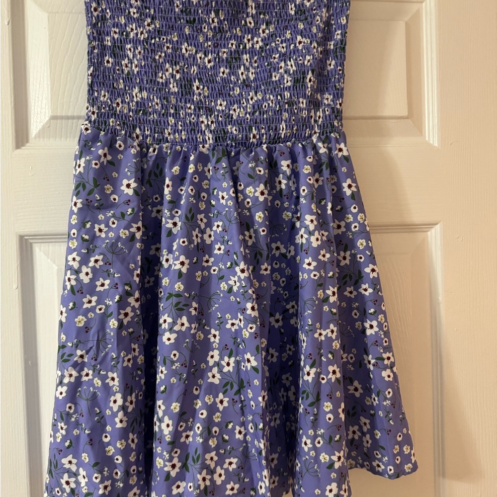 New, never worn. Great, wrinkle free pattern